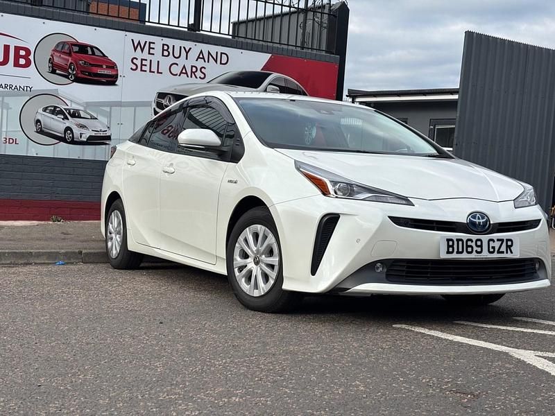 Used Toyota Prius 2024 White Hatchback