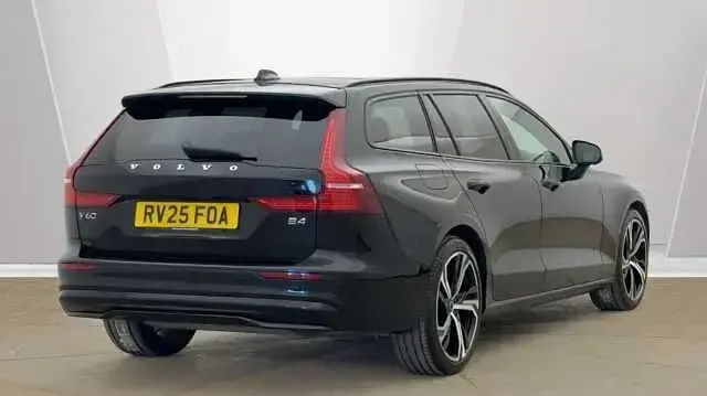 Usado Volvo V60 Ultra 194 CV (142 kW) 2025 Negro Familiar