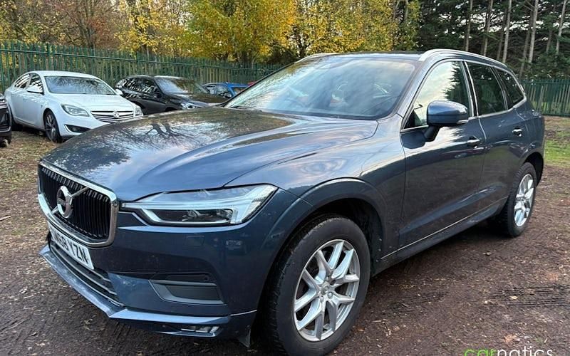 Used Volvo XC60 Momentum 250 HP (183 kW) 2019 Blue SUV