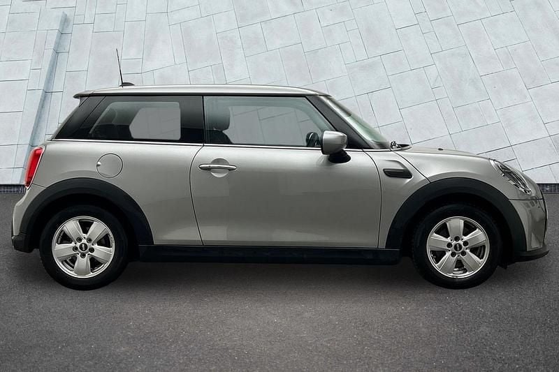 Used Mini Cooper Classic 134 HP (98 kW) 2022 Silver Hatchback