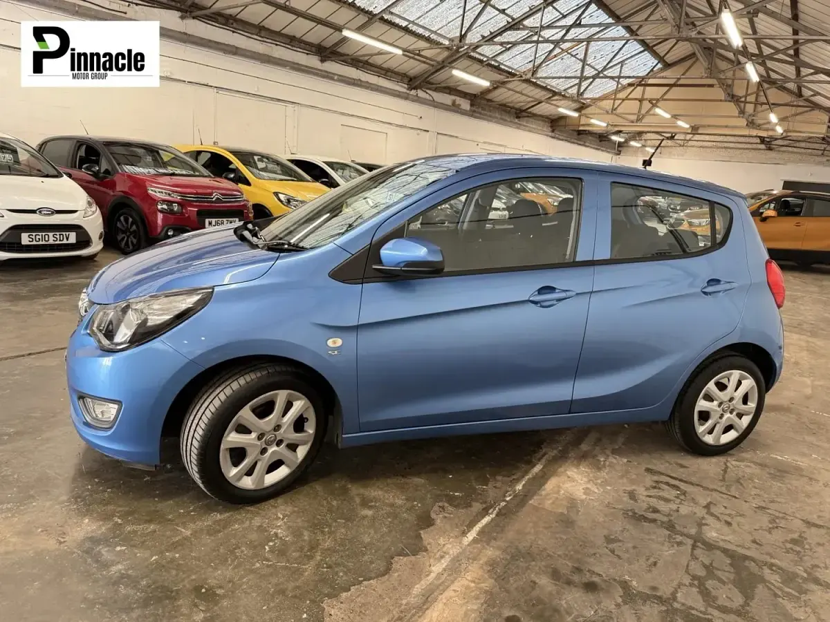 Używany Vauxhall Viva 75 KM (55 kW) 2016 Niebieski Hatchback