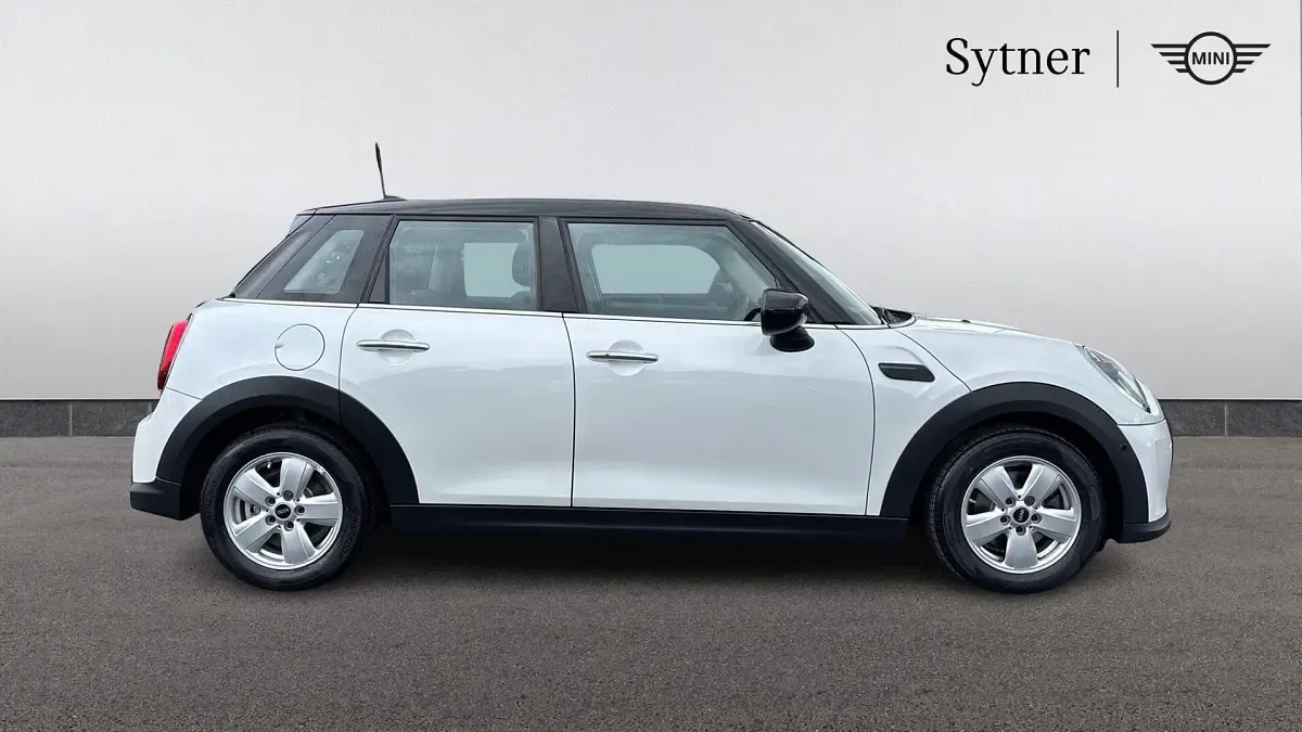 Used Mini Cooper Classic 134 HP (98 kW) 2023 White Hatchback