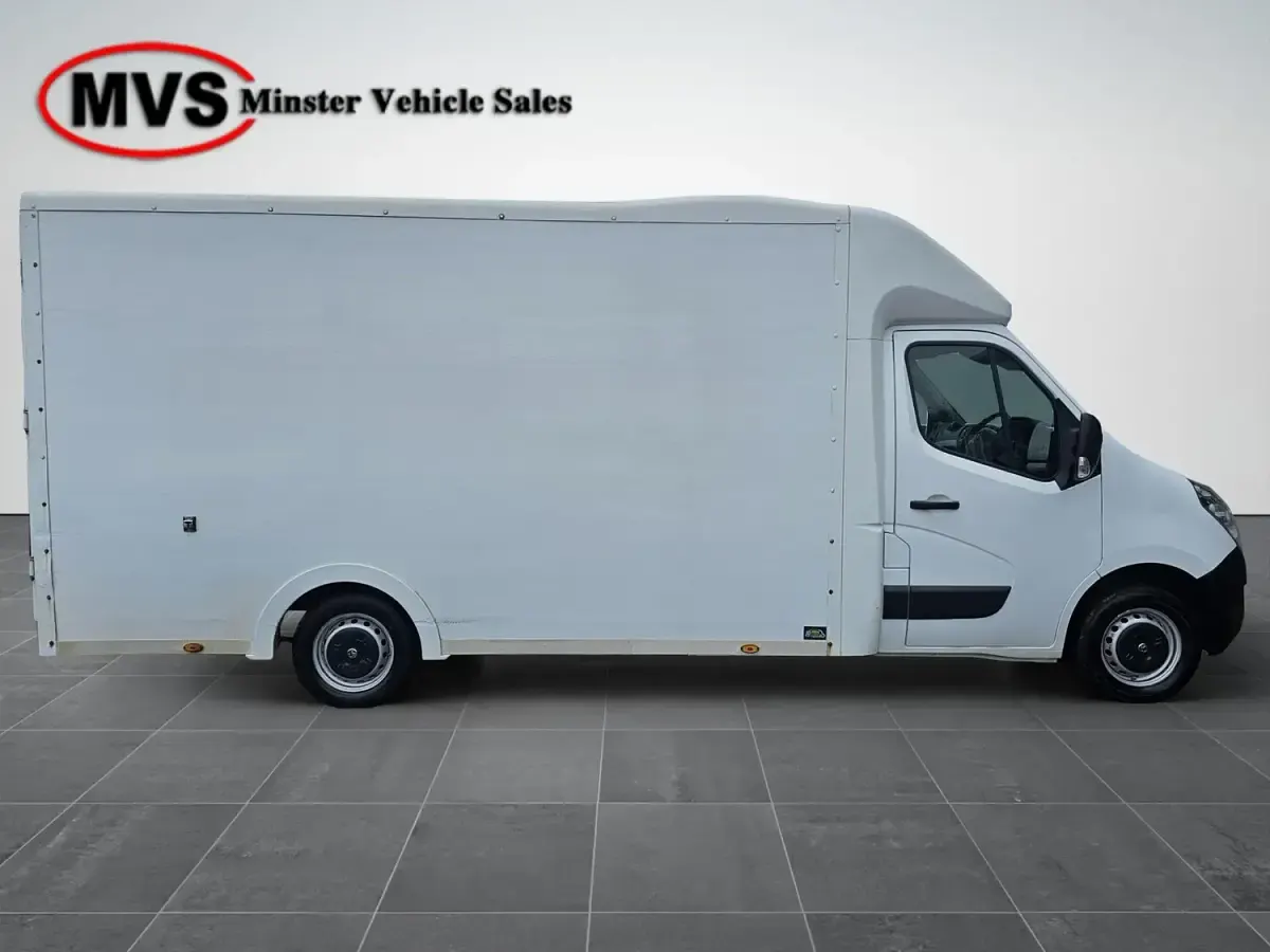Used Vauxhall Movano 130 HP (95 kW) 2019 White MPV