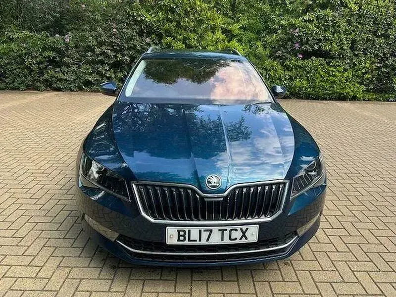 Used Skoda Superb 220 HP (161 kW) 2017 Blue Estate