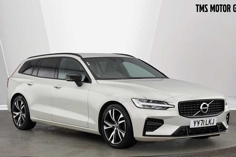 Used Volvo V60 R-Design 163 HP (119 kW) 2021 Gold Estate