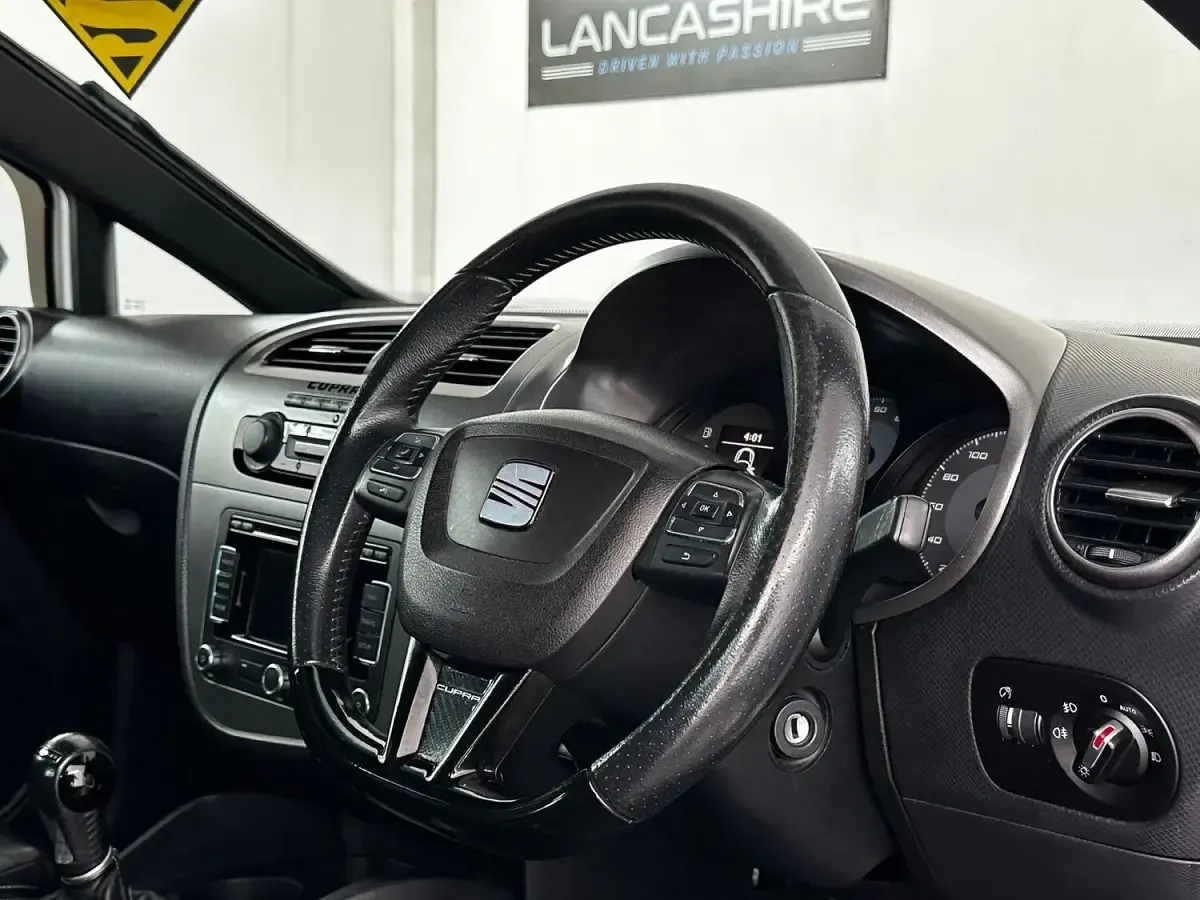 Used Seat Leon CUPRA 2012 White Hatchback