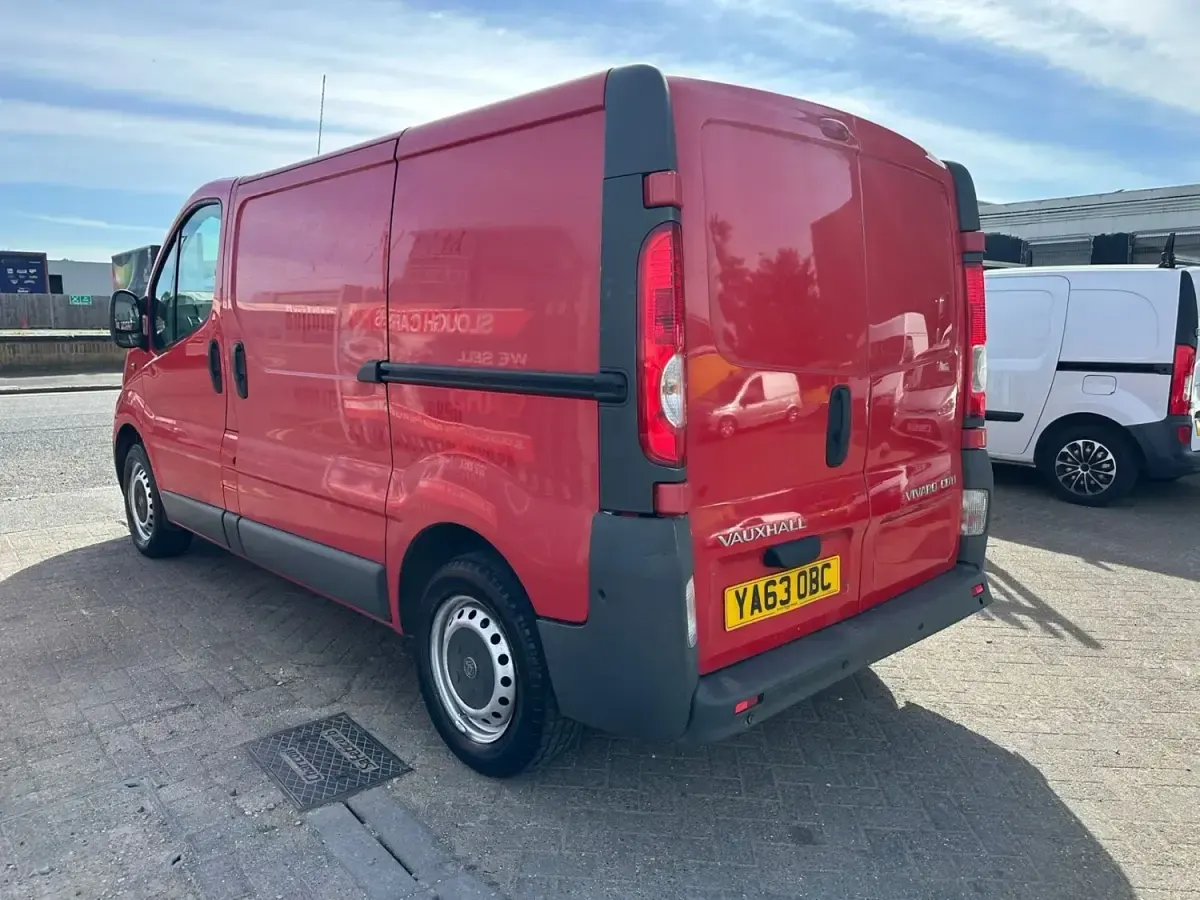 Used Vauxhall Vivaro 115 HP (84 kW) 2014 Red MPV