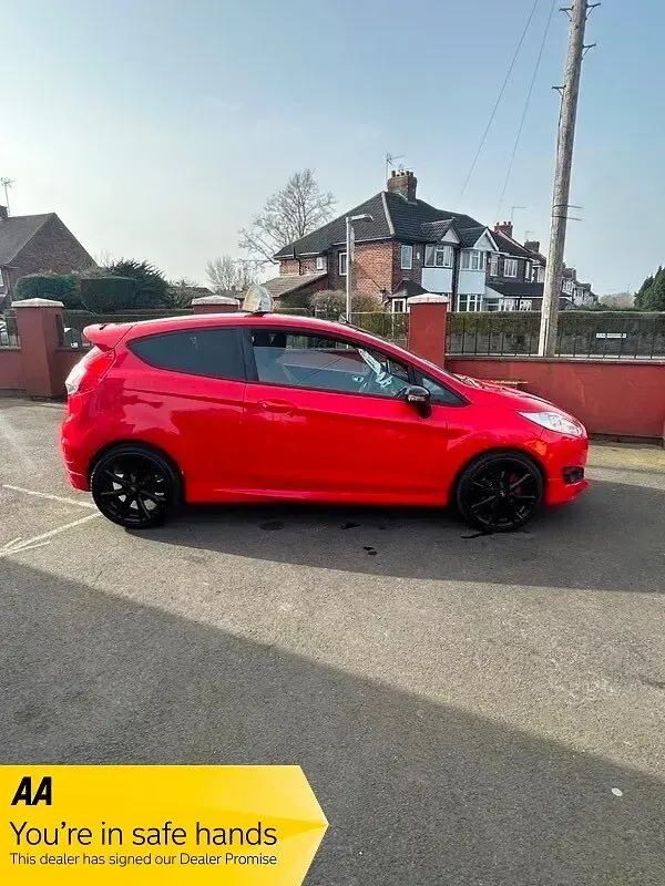 Used Ford Fiesta Zetec 140 HP (102 kW) 2014 Red Hatchback