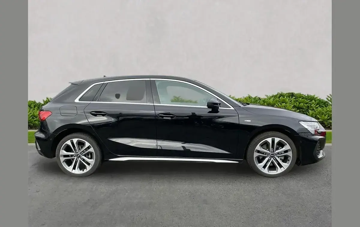 Begagnad Audi A3 e-tron S-Line 204 HK (150 kW) 2025 Svart Halvkombi