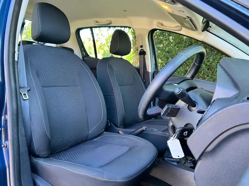 Used Dacia Sandero Lauréate 2017 Blue Hatchback
