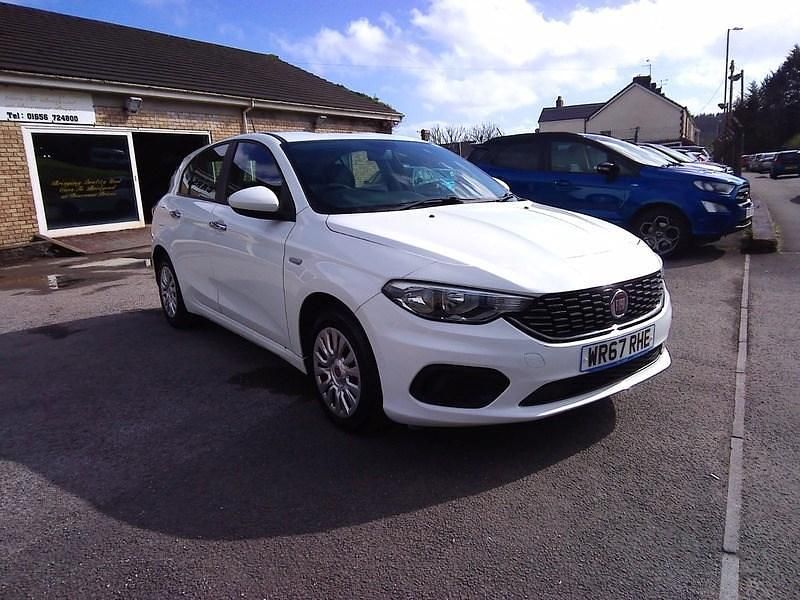 Used Fiat Tipo Easy 120 HP (88 kW) 2017 White Hatchback