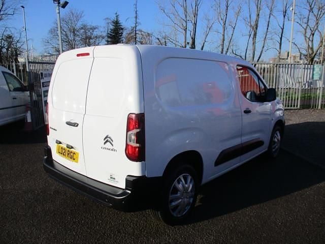 Used Citroën Berlingo 100 HP (73 kW) 2021 White MPV
