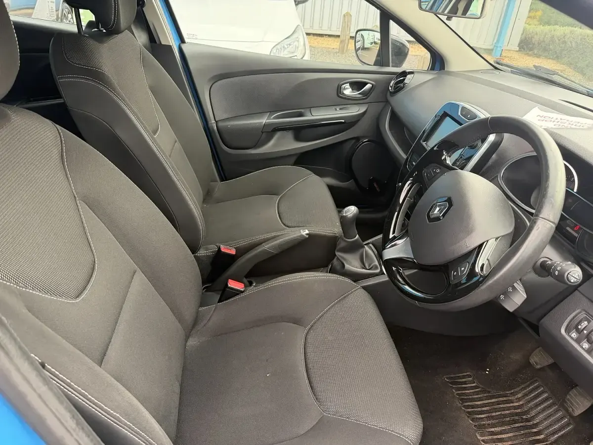 Used Renault Clio Dynamique 90 HP (66 kW) 2015 Blue Hatchback