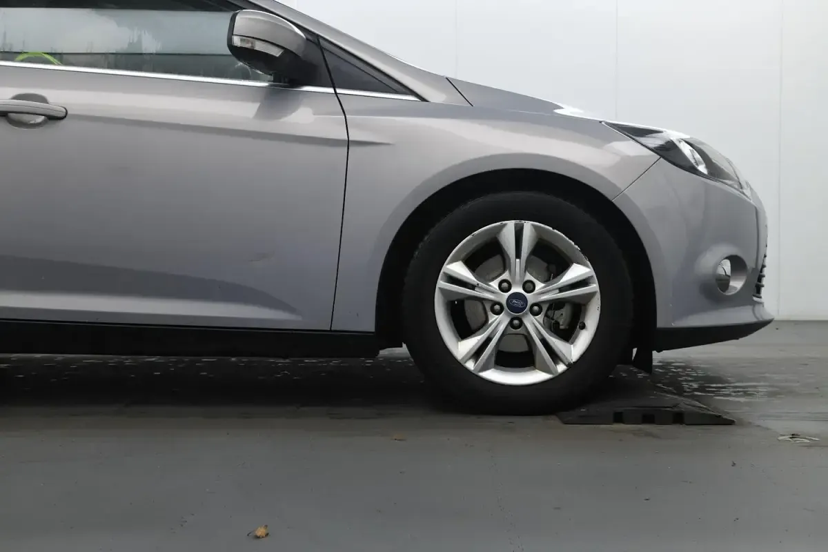 Used Ford Focus Zetec 115 HP (84 kW) 2013 Silver Estate