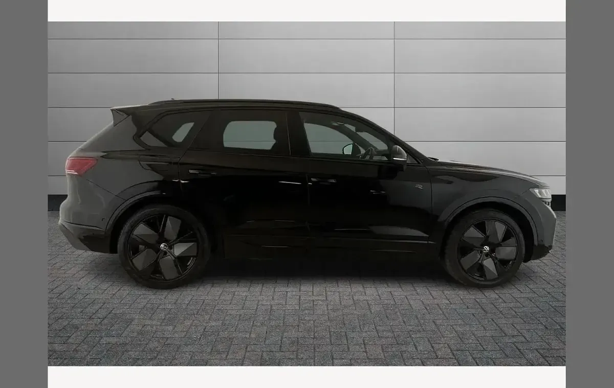 Used VW Touareg Black Edition 286 HP (210 kW) 2026 Grenadilla black SUV