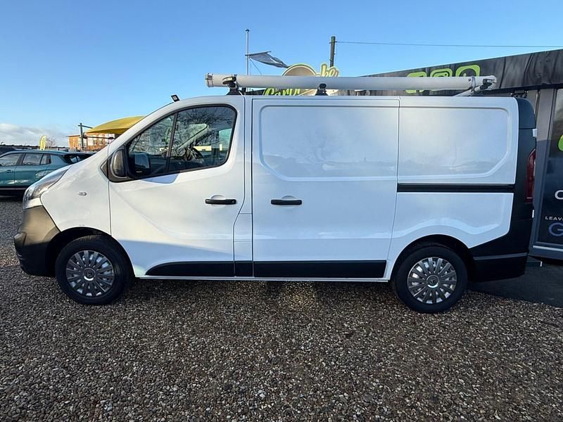 Second-hand Vauxhall Vivaro 95 CP (69 kW) 2018 Alb Monovolum
