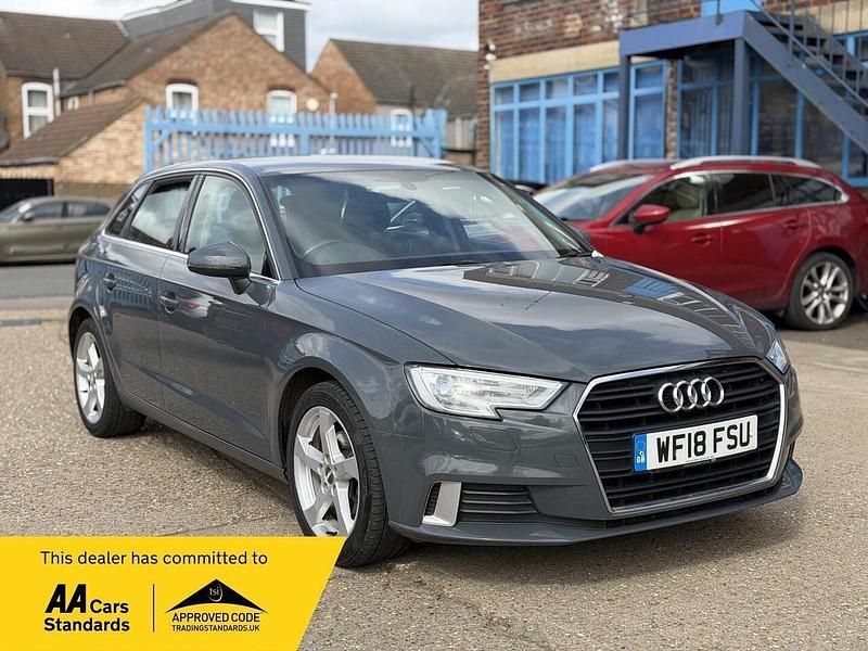Begagnad Audi A3 Sport 2018 Grå Sedan