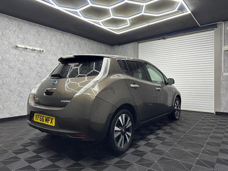 Used Nissan Leaf Tekna 80 kW (109 HP) 2016 Bronze Hatchback