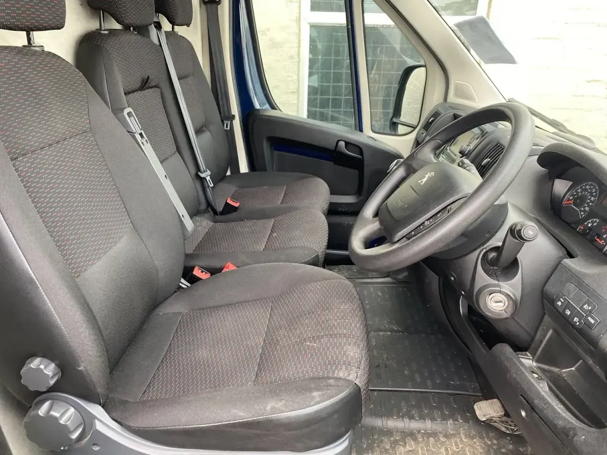 Gebraucht Peugeot Boxer S 140 PS (102 kW) 2021 Blau Van