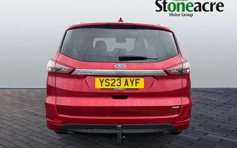 Used Ford S-MAX Titanium 190 HP (139 kW) 2022 Red MPV