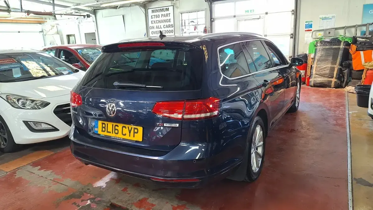 Used VW Passat Business 120 HP (88 kW) 2016 Blue Estate