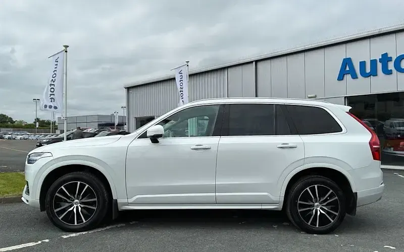 Used Volvo XC90 Momentum 235 HP (172 kW) 2021 SUV