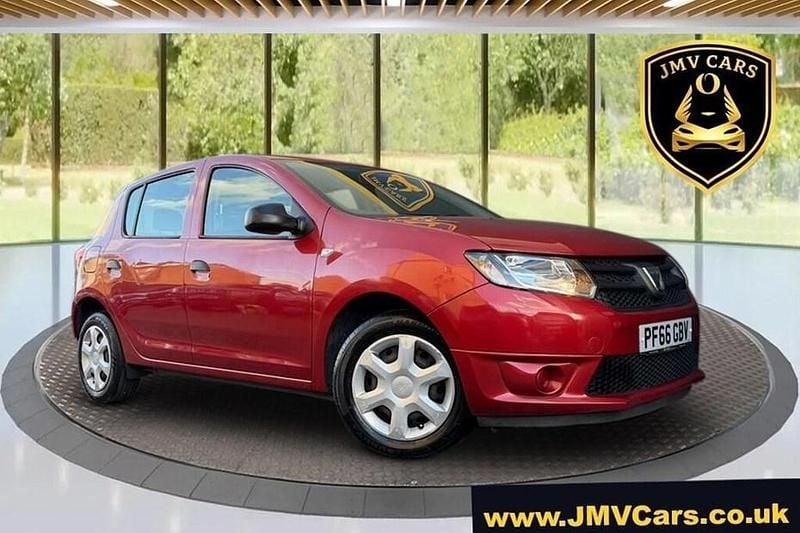 Used Dacia Sandero Ambiance 73 HP (53 kW) 2016 Red Hatchback