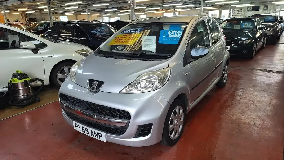 Used Peugeot 107 68 HP (50 kW) 2009 Silver Hatchback