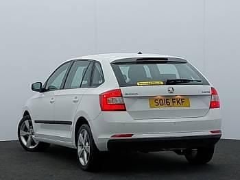Used Skoda Rapid SE 90 HP (66 kW) 2016 White Hatchback