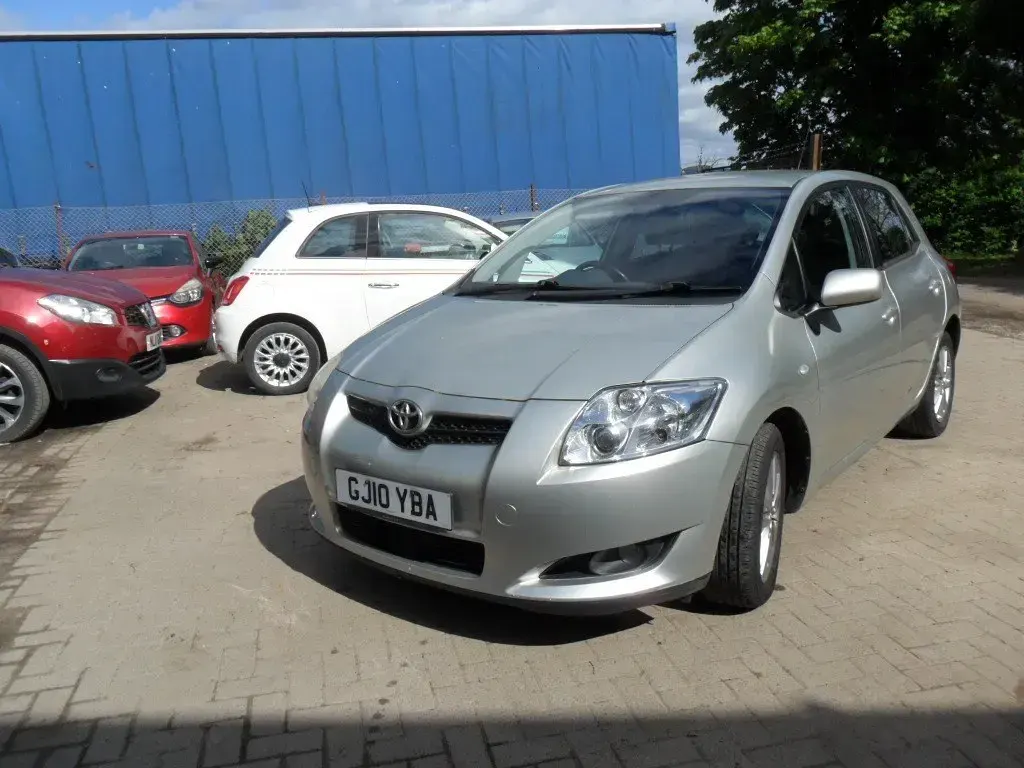 Używany Toyota Auris 2010 Srebrny Hatchback