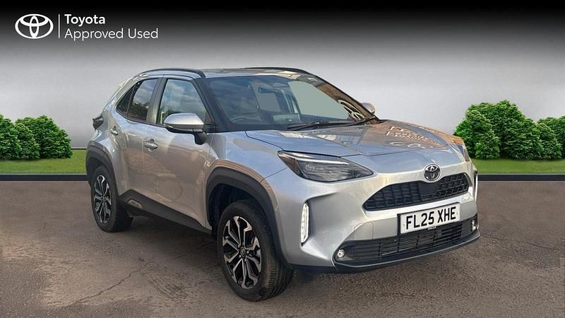 Used Toyota Yaris Hybrid Design 116 HP (85 kW) 2025 Silver Estate