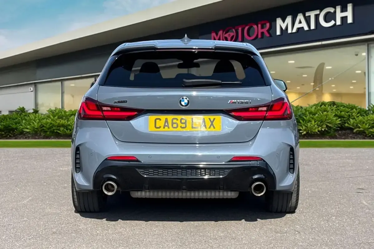 Begagnad BMW M135 2021 Grå Halvkombi