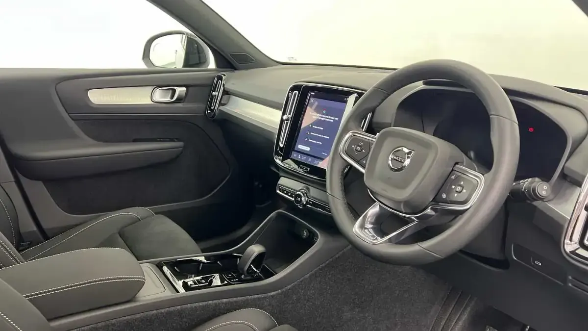 Used Volvo XC40 Plus 161 HP (118 kW) 2027 SUV
