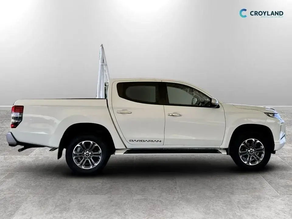 Used Mitsubishi L200 150 HP (110 kW) 2020 White Pickup