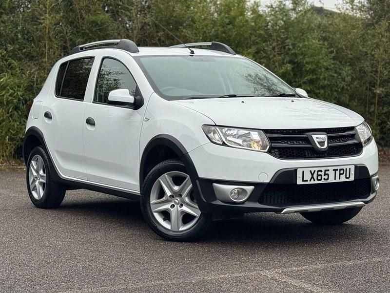 Used Dacia Sandero Ambiance 90 HP (66 kW) 2015 White Hatchback