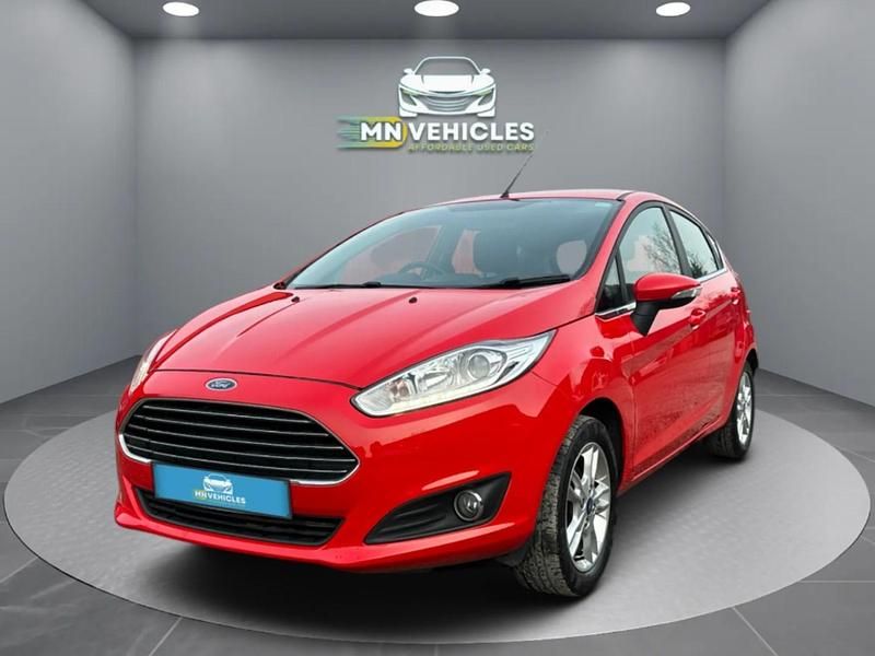 Used Ford Fiesta Zetec 82 HP (60 kW) 2016 Red Hatchback