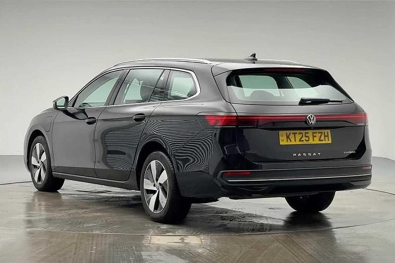 Used VW Passat Life 204 HP (150 kW) 2025 Black Estate