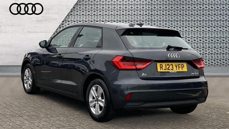Usado Audi A1 Design 95 HP (69 kW) 2023 Cinzento SUV