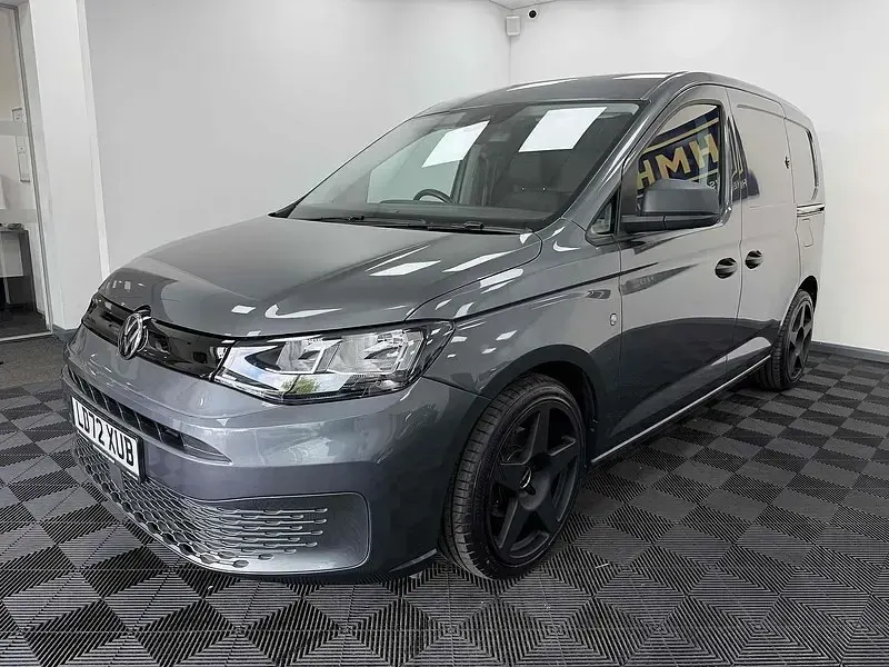 Usado VW Caddy 122 HP (89 kW) 2023 Cinzento Monovolume