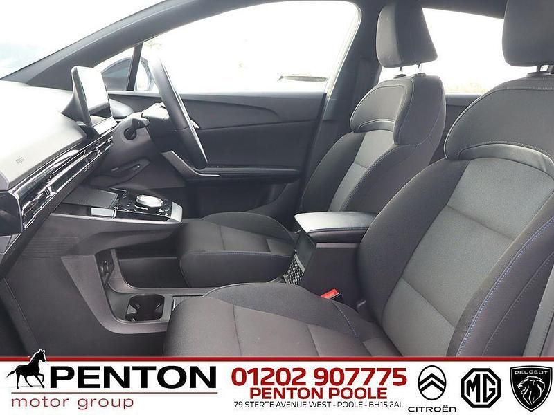 Used MG MG4 EV SE 50 kW (69 HP) 2023 White Hatchback