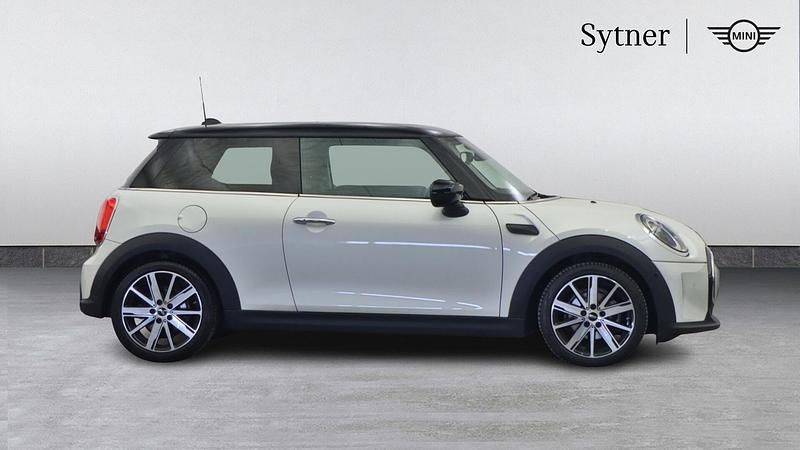 Used Mini Cooper Classic 134 HP (98 kW) 2023 White Hatchback