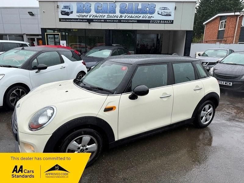 Used Mini Cooper 136 HP (100 kW) 2015 White Hatchback