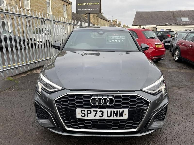 Usado Audi A3 S-Line 110 HP (80 kW) 2023 Cinzento Sedan