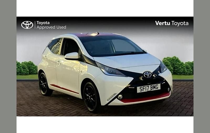 White Used 2017 Toyota Aygo x-press Hatchback | £6,358 (Fair price) - Image 1/4