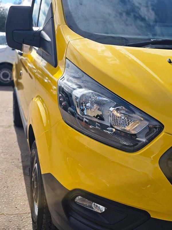 Usado Ford Transit Custom S 105 HP (77 kW) 2022 Amarelo Van