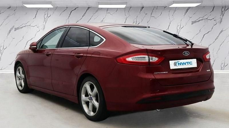 Used Ford Mondeo Titanium 160 HP (117 kW) 2016 Red Hatchback