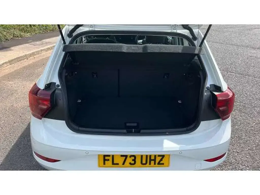 Used VW Polo Life 95 HP (69 kW) 2023 White Hatchback