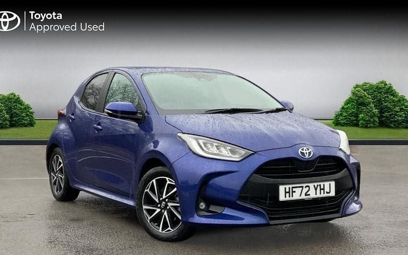 Used 2025 Toyota Yaris Hybrid Design Hatchback | £17,444 (Super price) - Image 1/3