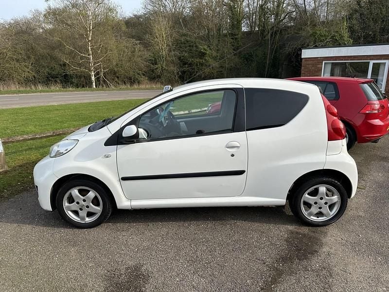 Used Peugeot 107 Sportium 68 HP (50 kW) 2012 White Hatchback