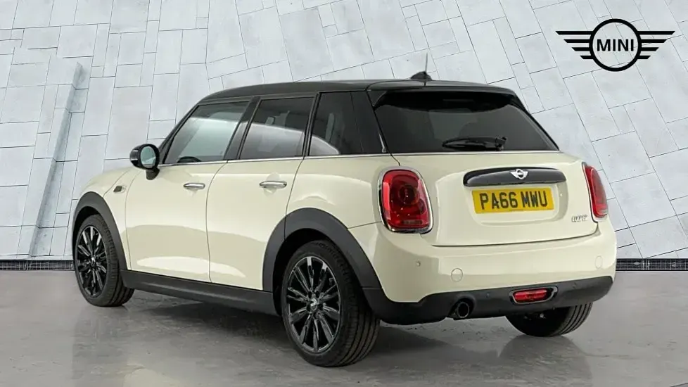 Used Mini Cooper Hatch 134 HP (98 kW) 2016 White Hatchback